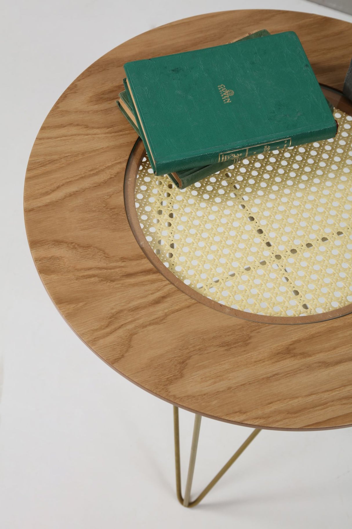 طقم طاولة وسطية من الروطان أورتا