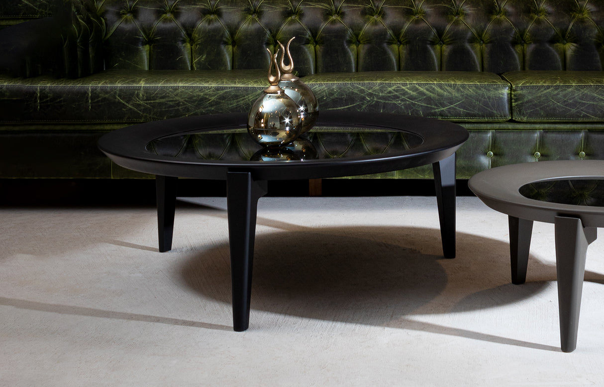 طاولة شاي خشبية كبيرة في مركز فوفو