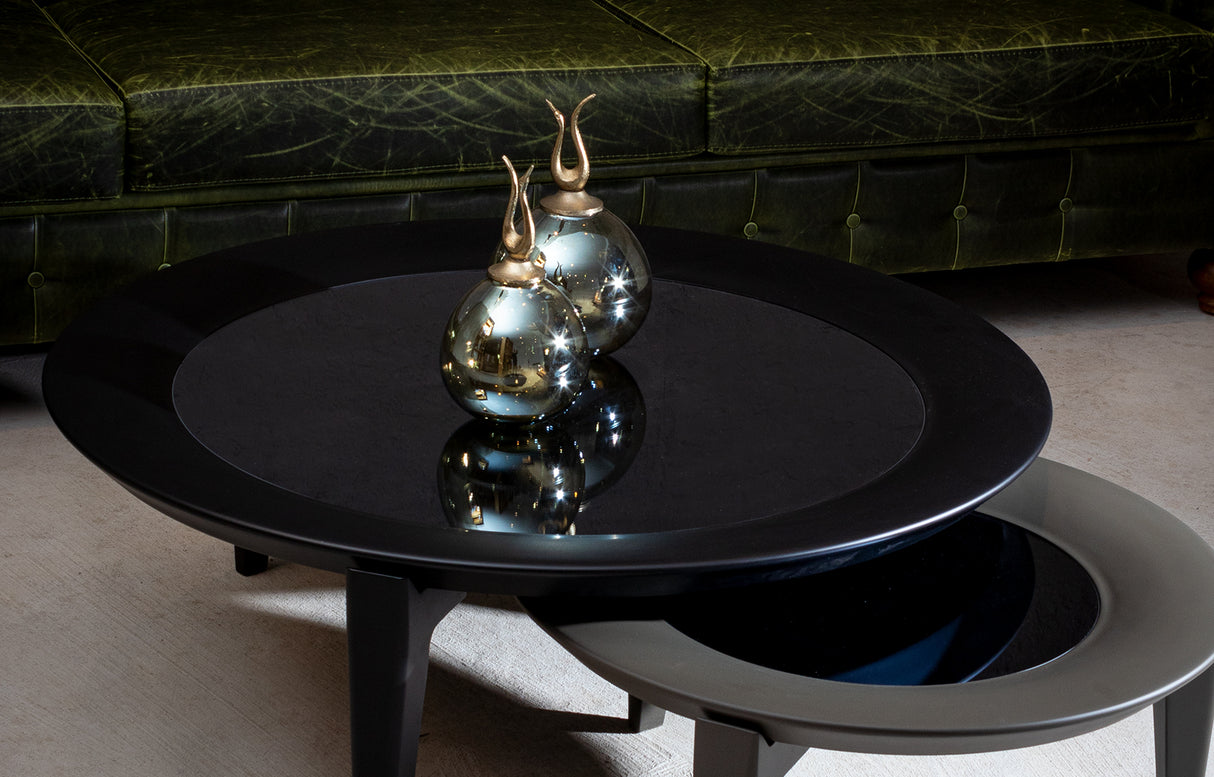 طاولة شاي خشبية كبيرة في مركز فوفو