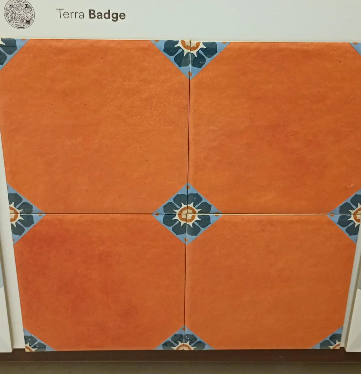 198*198 SCS Terra Badge (Matt) (18,0.706)