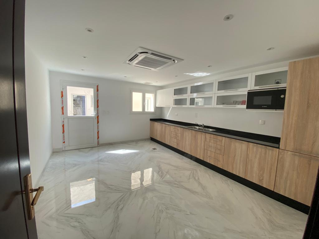 Carrara Face A Glossy Tile – 160×80 cm