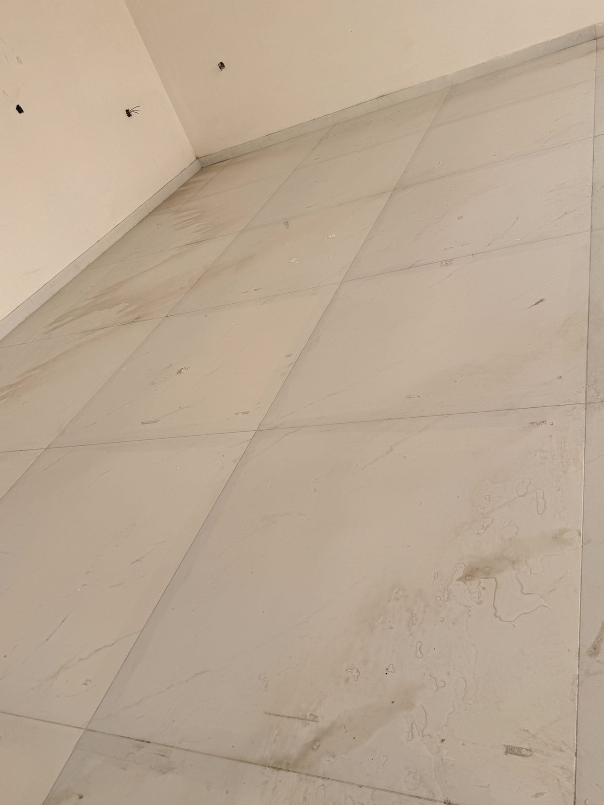 بلاط دلتا بلانكو