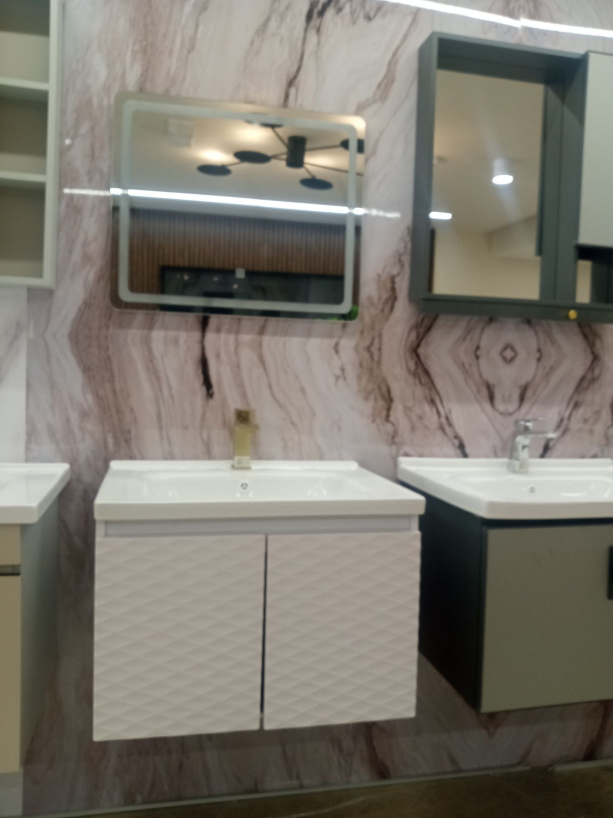 AV‑0002 White 600 mm Vanity + LED Mirror