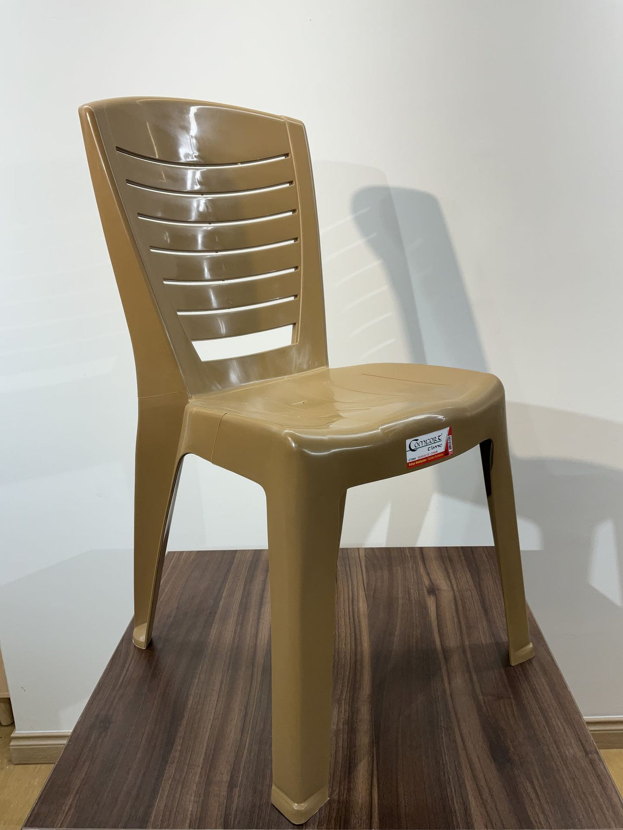 Karanfil Chair