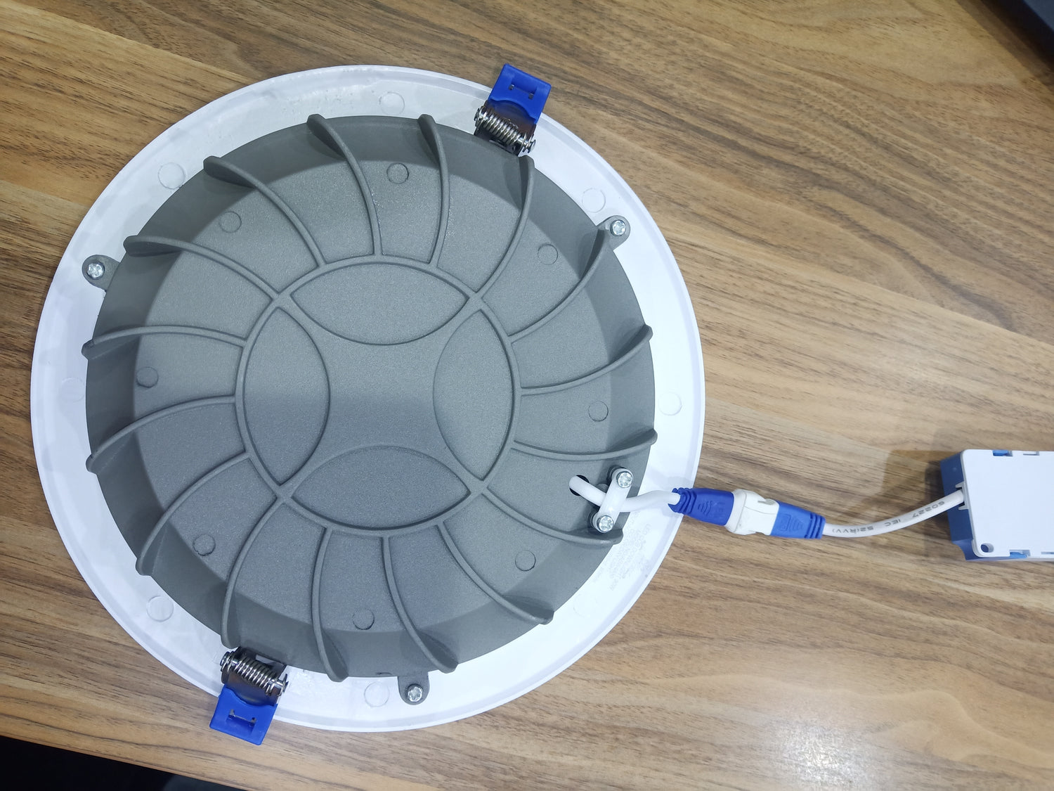 LED Downlight COB 170-240V 30W 6500K (20cm cutting size)