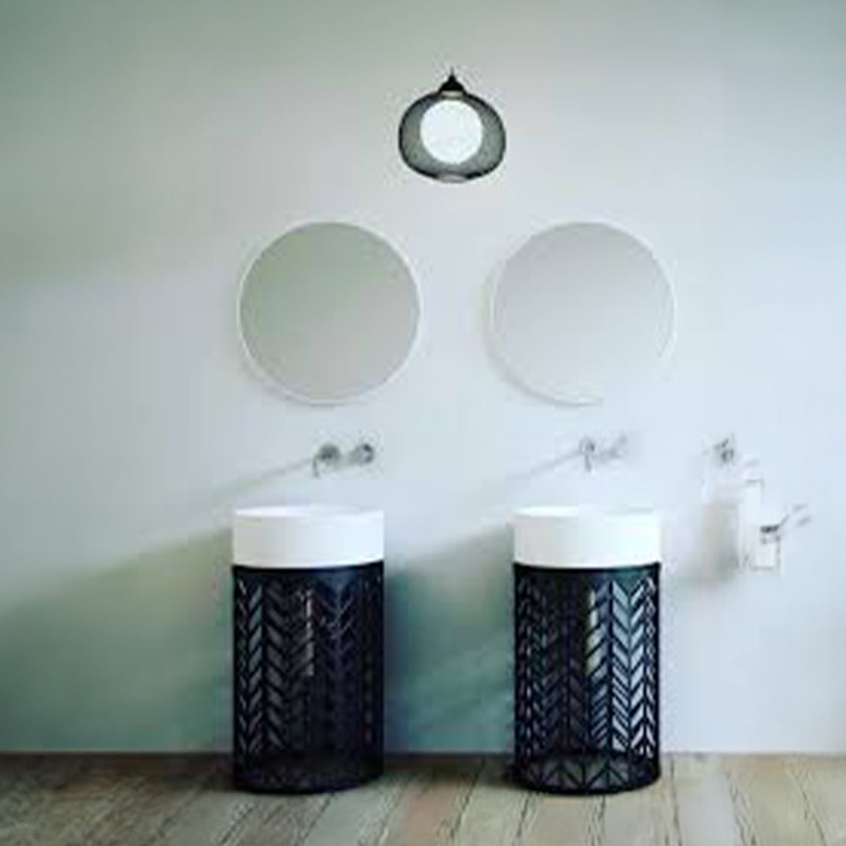 YL1320 - Pedestal Free Standing White Basin with Black Metal Stand