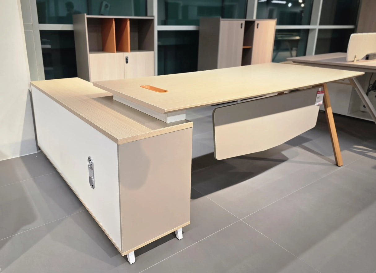 AT02 Office table 1800*1800*750H (1set, 3box)