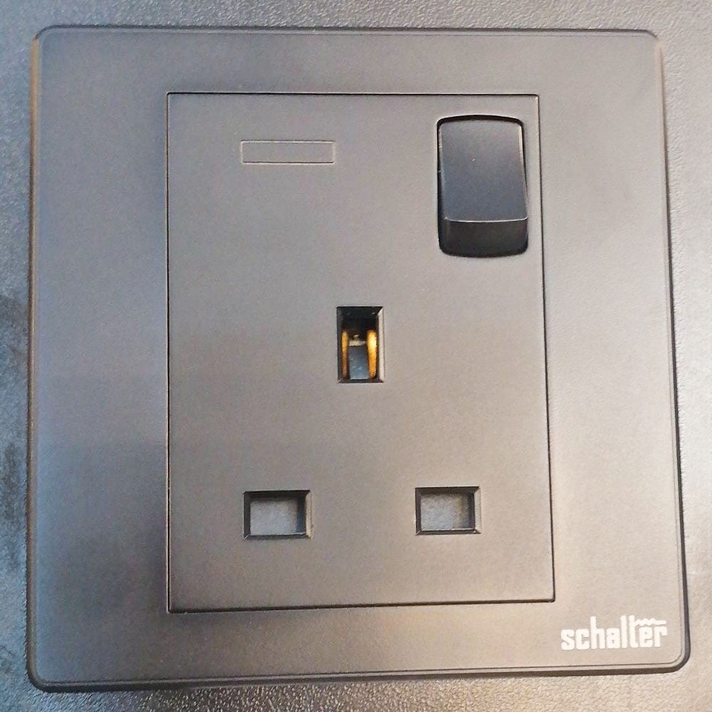 1gang Switched Socket Black