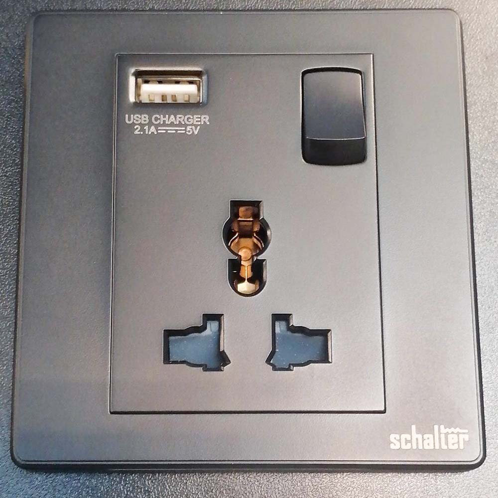 1gang Switched Universal Socket With Usb