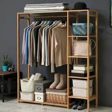 علاقة ملابس ورف أحذية