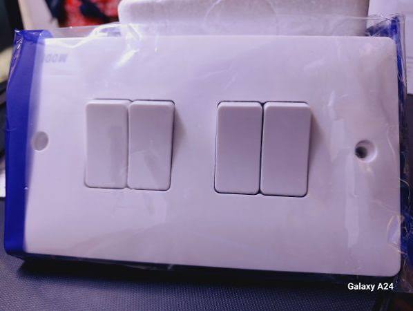 R084 MODI Bakelite MD-HWD5004 10A 4 Gang 2 Way Plate Switch Electrical Wall Switch