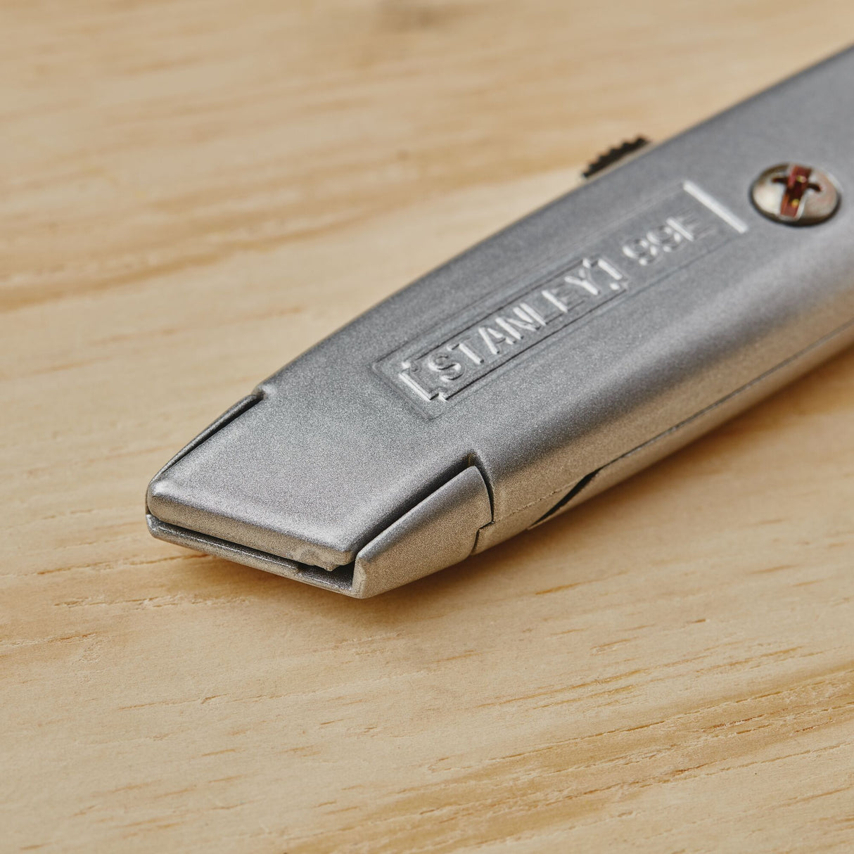 Stanley 2-10-099 Knife"99E" with retractable blade, Silver