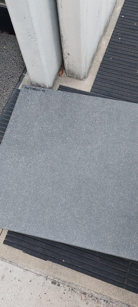 604*604 20mm Anthracite (2,0.729)