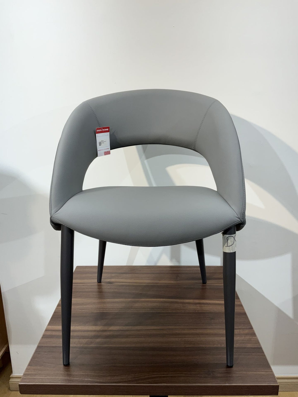 Dining chair (Grey)
