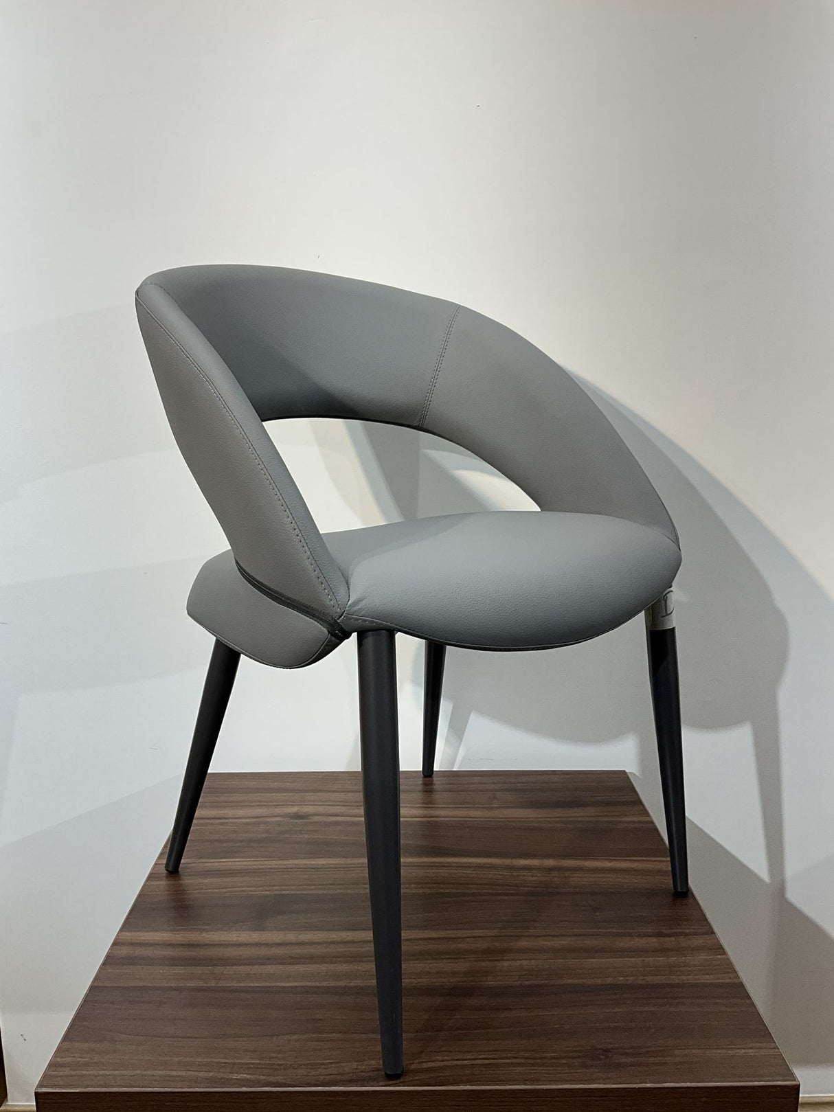 Dining chair (Grey)