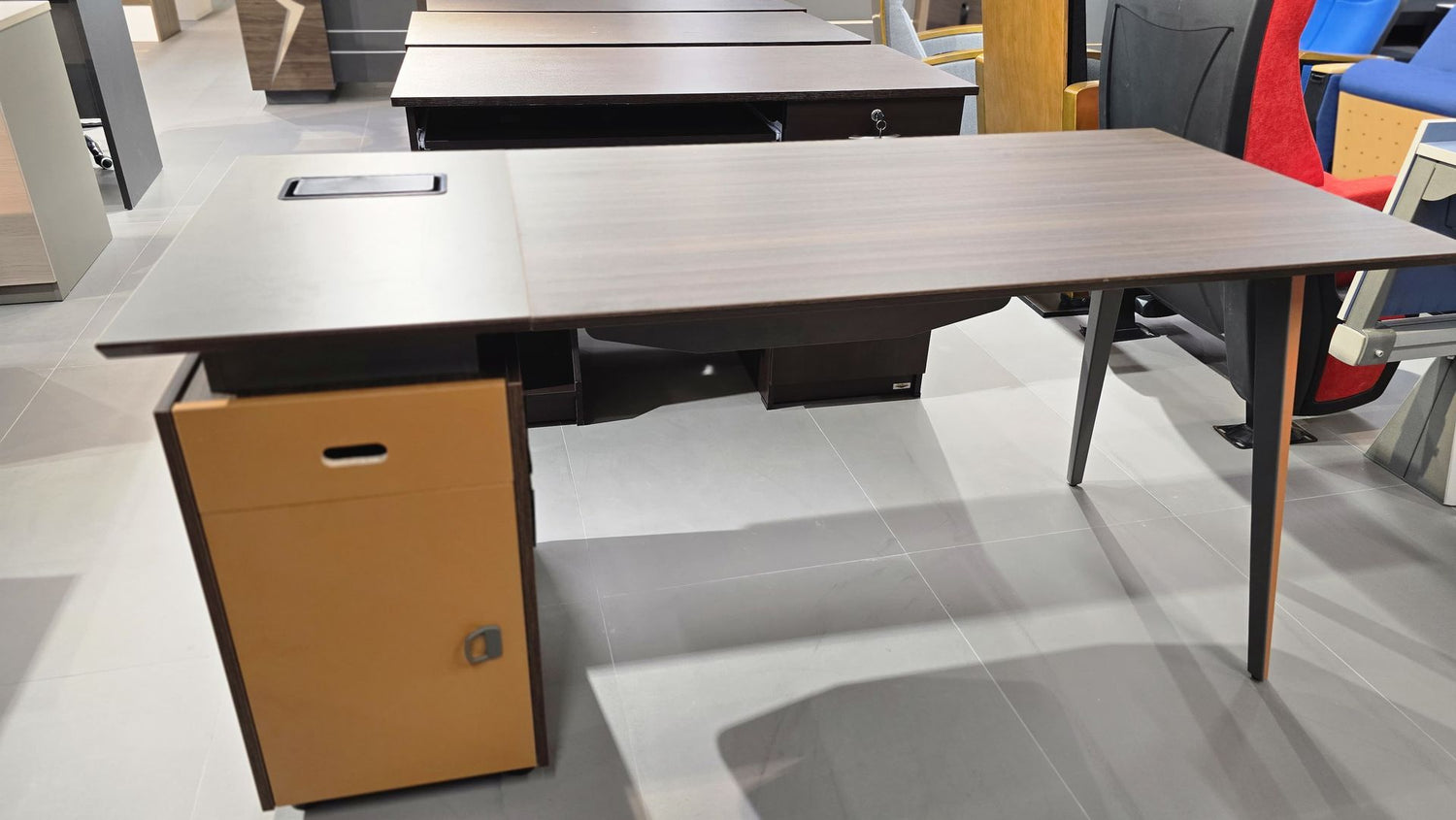 Wooden Office Table (2000x1800x750mm)