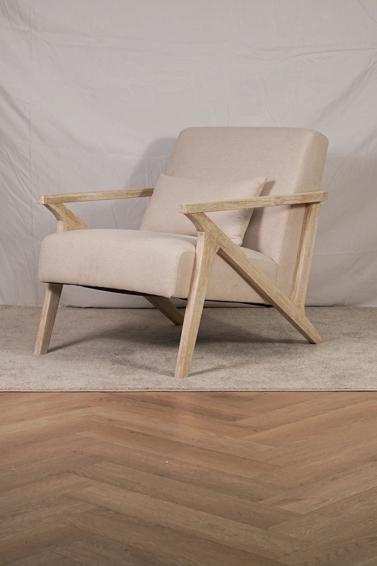 Aura Lounge Chair