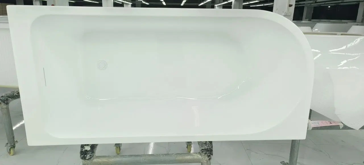 Freestanding Bathtub with Mixer & Overflow