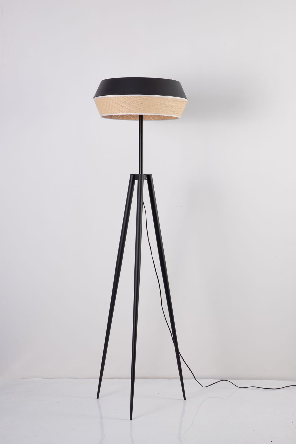 Floor lamp-SM2289F-A-D555×H1700-Black-Aluminum+Rattan