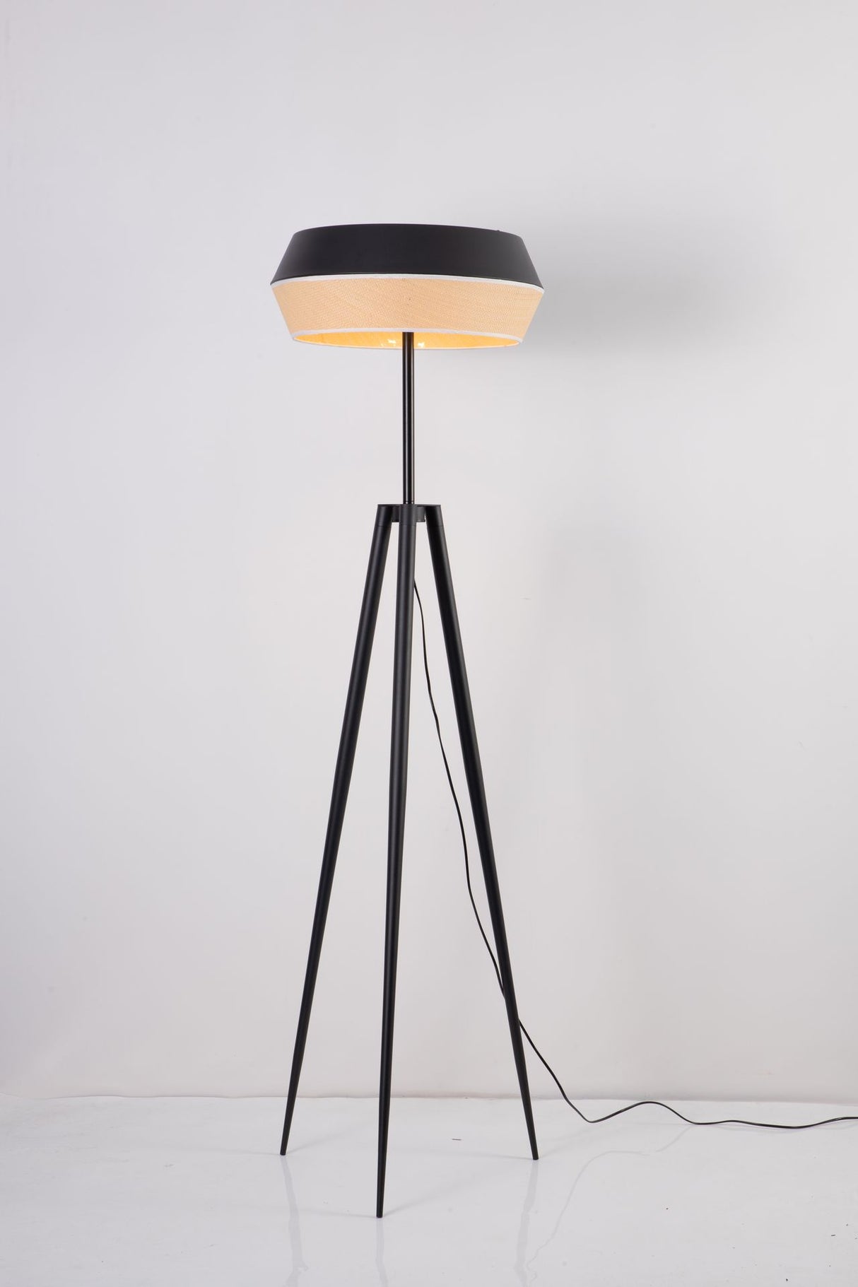 Floor lamp-SM2289F-A-D555×H1700-Black-Aluminum+Rattan