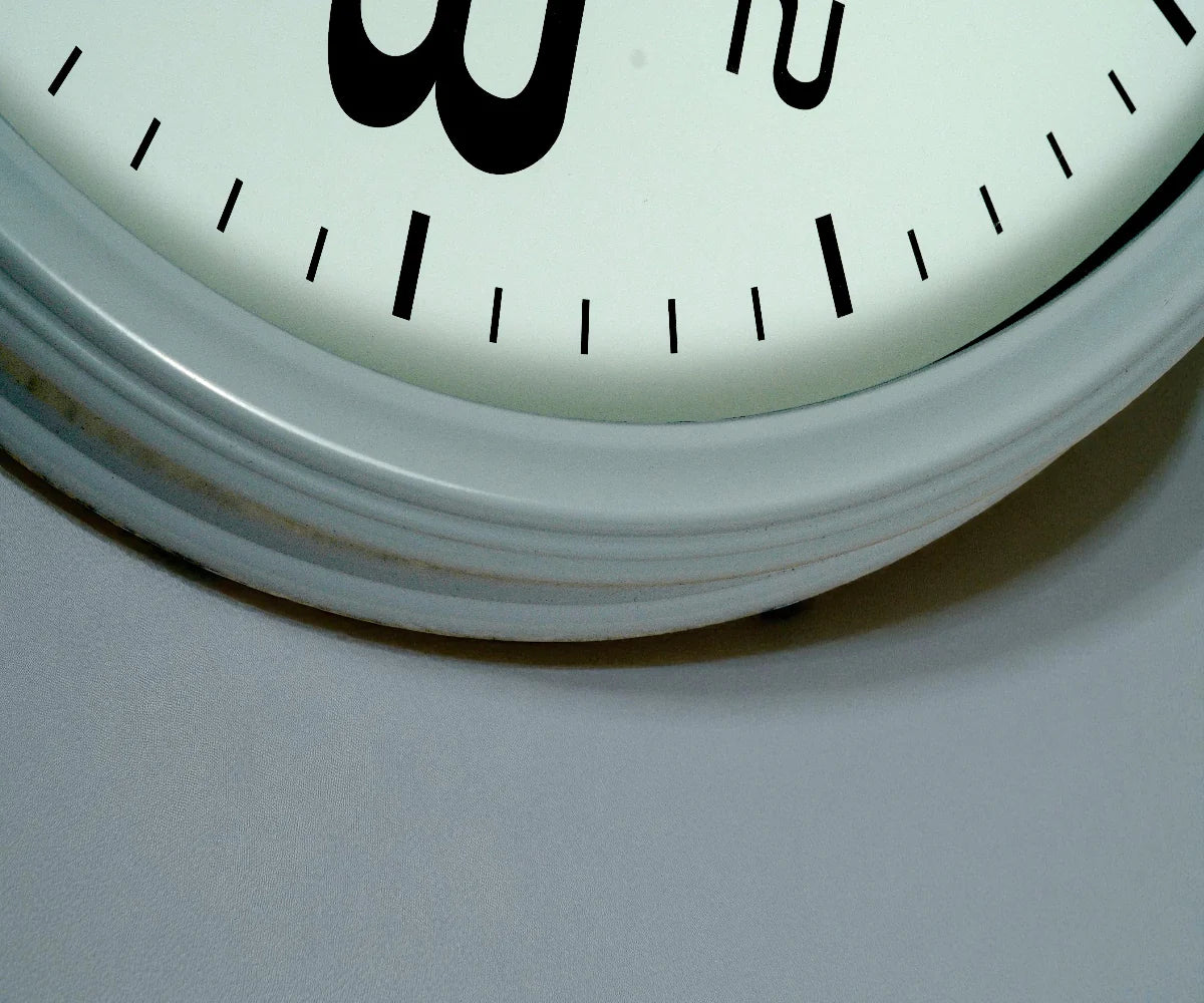 FFO8-7 Large Wall Clock (45 cm)