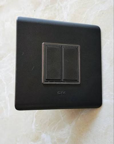 FE368 V7 Black V7-002 1 Gang 2 Way Plate Switch