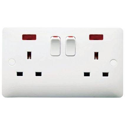 FE430 V7 White V7-050 Switched Double 13A Socket with Neon