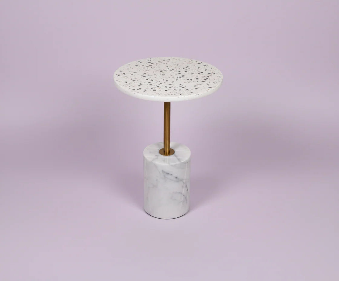 طاولة جانبية