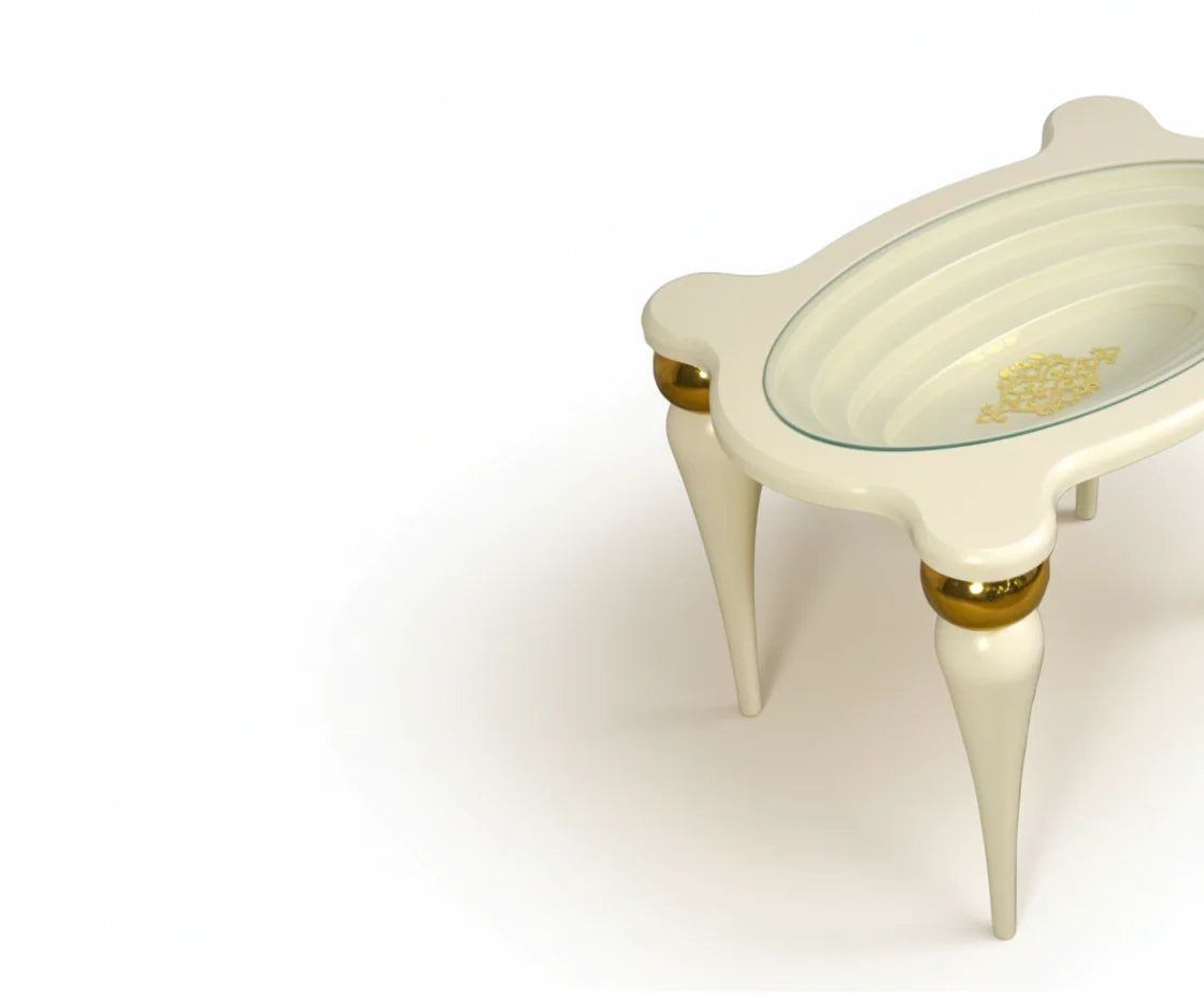 طاولة جانبية بلون كريمي ذهبي